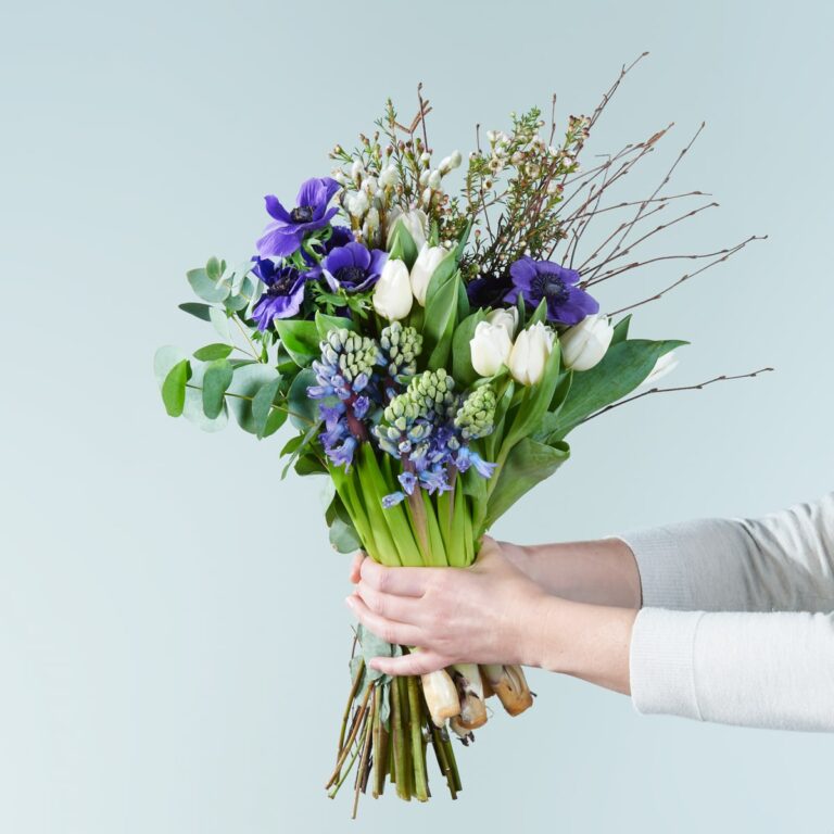 Rosenstrauß aus 15 bunten Fairtrade Rosen Blumen verschicken Online