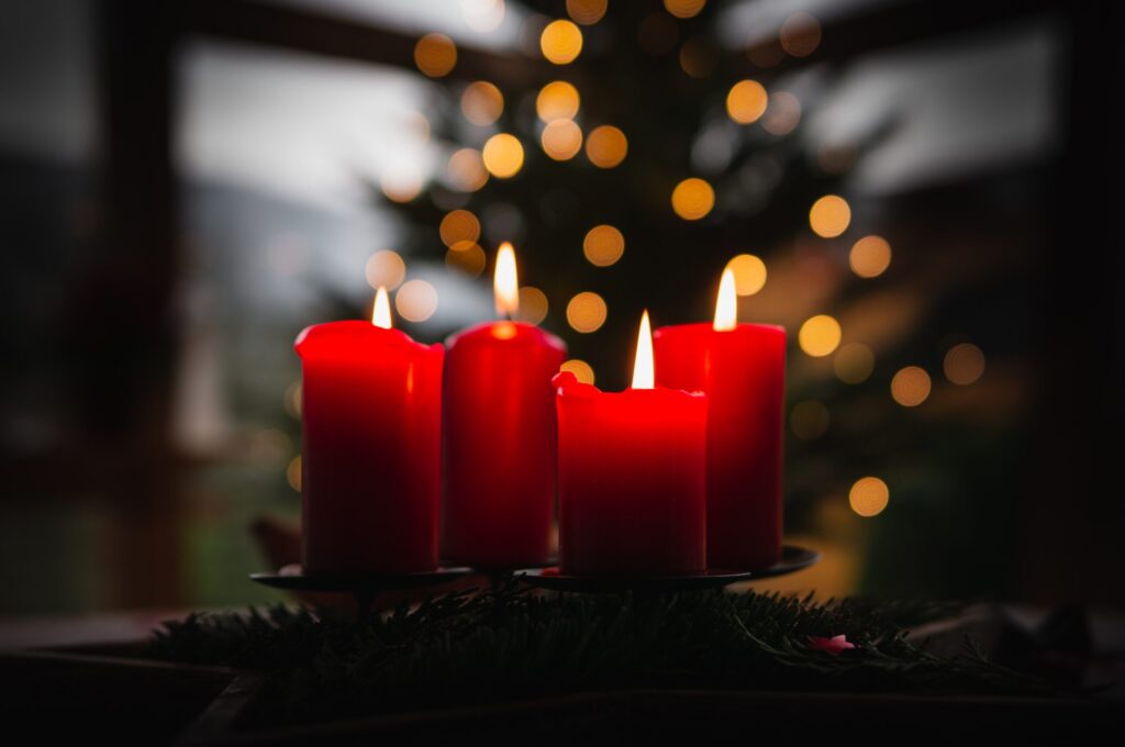 Adventskränze online bestellen und liefern lassen.