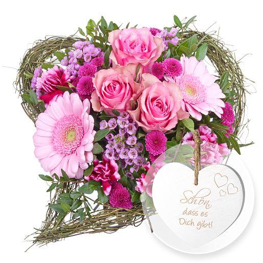 Blumenarrangement Von Herzen mit Herz-Aufhänger „Schön, dass es Dich gibt!“